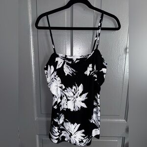 Violet+Claire floral black and white top woman size M